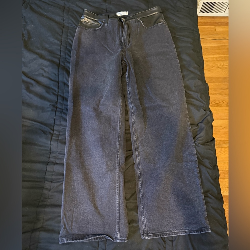 Abercrombie & Fitch 90s Relaxed High Rise Black Wide-Leg Jeans with Leather Trim